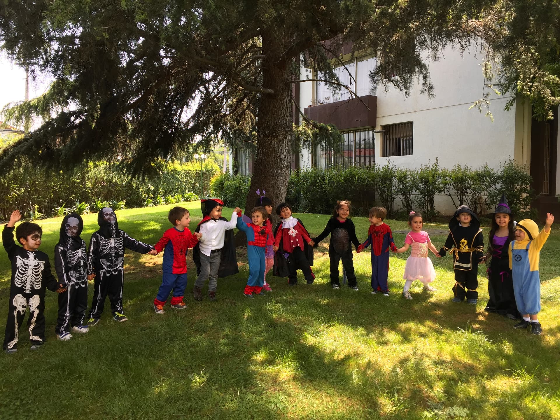 Niños en el jardín infantil